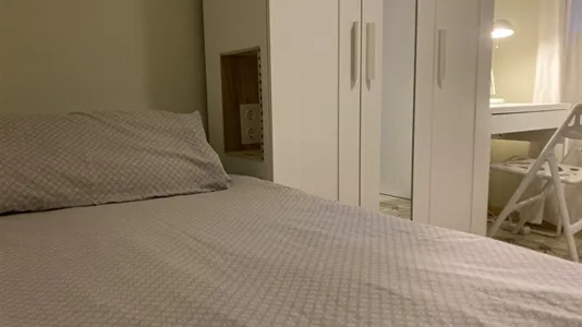 Rooms in Barcelona Eixample - photo 8