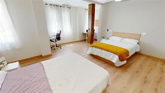 Rooms in Madrid Chamberí - photo 2