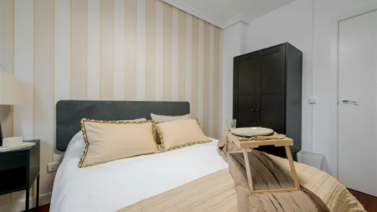 Rooms in El Encinar de los Reyes - photo 2