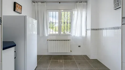 Rooms in Guadalajara - photo 4