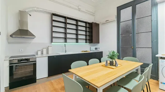 Rooms in Barcelona Ciutat Vella - photo 8