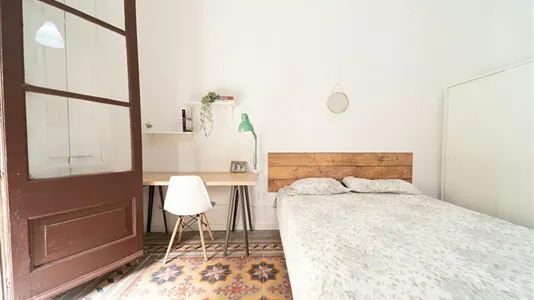Rooms in Barcelona Ciutat Vella - photo 4