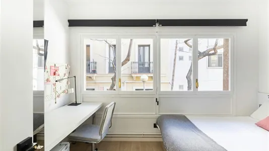 Rooms in Barcelona Eixample - photo 3