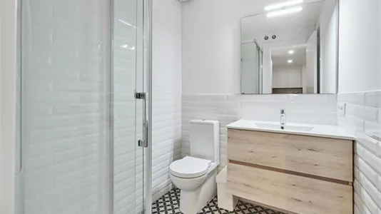 Rooms in Barcelona Ciutat Vella - photo 8