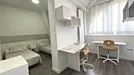 Room for rent, Dos Hermanas, Andalucía, &lt;span class=&quot;blurred street&quot; onclick=&quot;ProcessAdRequest(7751825)&quot;&gt;&lt;span class=&quot;hint&quot;&gt;See streetname&lt;/span&gt;[xxxxxxxxxxxxx]&lt;/span&gt;