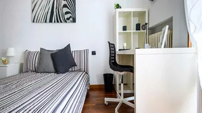 Room for rent in Milano Zona 8 - Fiera, Gallaratese, Quarto Oggiaro, Milan