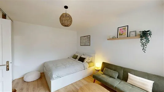 Rooms in Saint-Julien-en-Genevois - photo 4