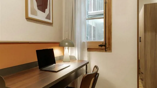 Rooms in Barcelona Ciutat Vella - photo 2