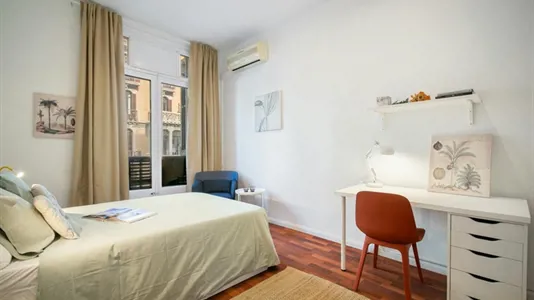 Rooms in Barcelona Eixample - photo 2