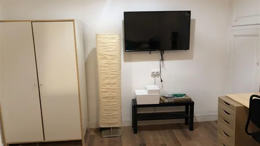 Rooms in Barcelona Ciutat Vella - photo 9