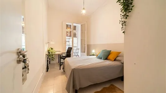Rooms in Barcelona Eixample - photo 1