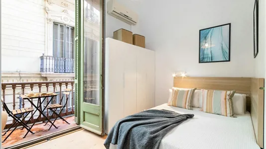Rooms in Barcelona Ciutat Vella - photo 2