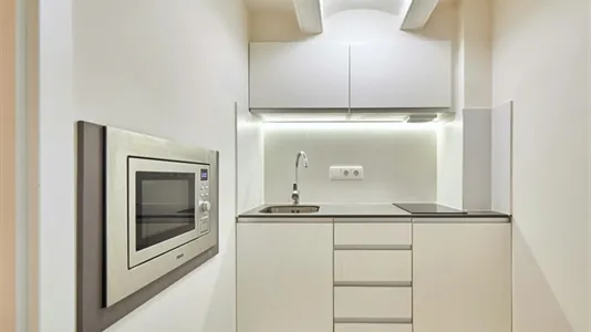 Rooms in Barcelona Ciutat Vella - photo 5