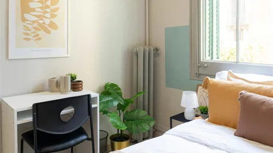 Rooms in Barcelona Ciutat Vella - photo 2