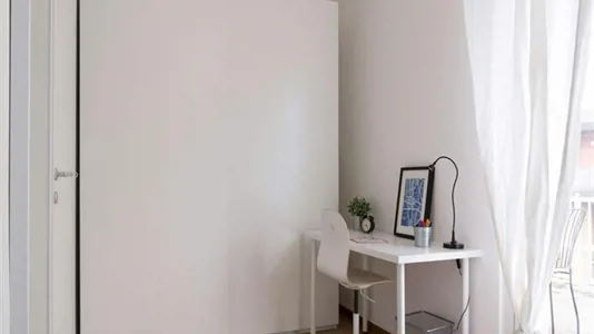 Rooms in Milano Zona 8 - Fiera, Gallaratese, Quarto Oggiaro - photo 3