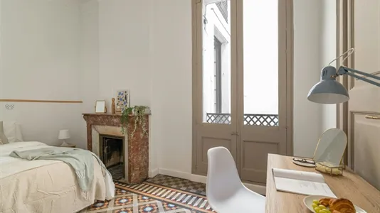 Rooms in Barcelona Ciutat Vella - photo 3
