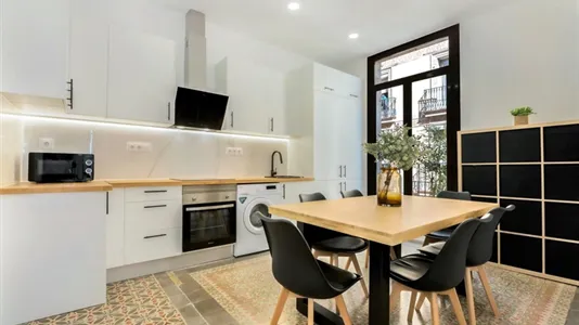 Rooms in Barcelona Ciutat Vella - photo 8