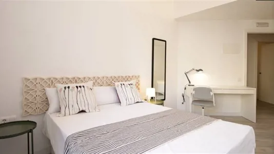 Rooms in Barcelona Eixample - photo 1