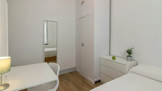 Rooms in Oviedo - photo 4