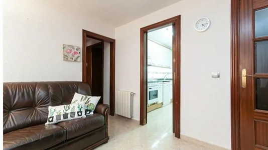 Rooms in Cornellà de Llobregat - photo 2