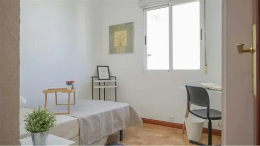 Rooms in Madrid Ciudad Lineal - photo 1
