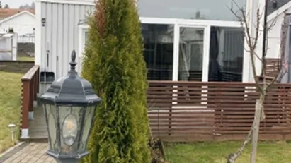 Mysig attefallshus i familjevänligt område i Tumba!
