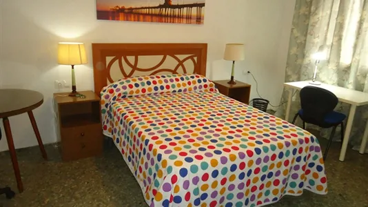Rooms in Córdoba - photo 2