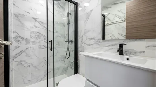 Rooms in Madrid Centro - photo 8