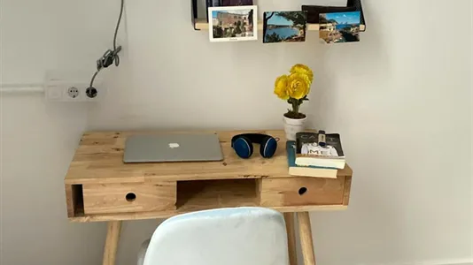 Rooms in Barcelona Ciutat Vella - photo 3