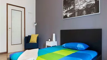 Room for rent in Milano Zona 6 - Barona, Lorenteggio, Milan