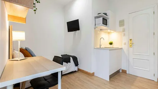 Rooms in Madrid Centro - photo 4