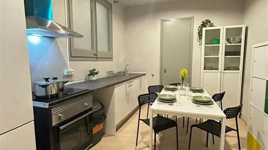 Rooms in Barcelona Ciutat Vella - photo 2