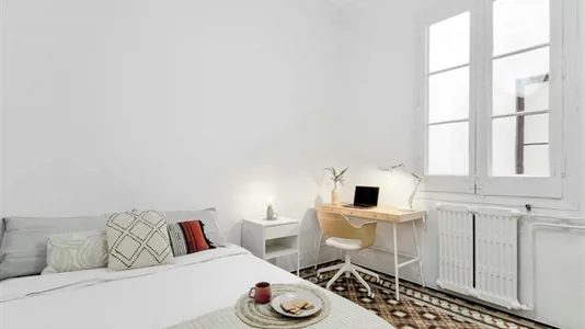 Rooms in Barcelona Eixample - photo 2