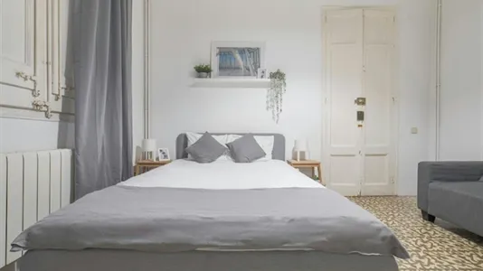 Rooms in Barcelona Eixample - photo 10