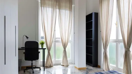 Rooms in Milano Zona 8 - Fiera, Gallaratese, Quarto Oggiaro - photo 4