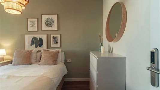 Rooms in Barcelona Ciutat Vella - photo 2