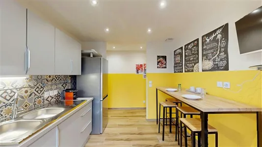 Rooms in Saint-Julien-en-Genevois - photo 8