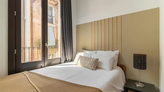 Rooms in Barcelona Ciutat Vella - photo 1