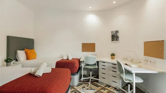 Rooms in Barcelona Eixample - photo 9