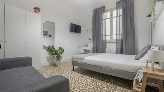 Rooms in Barcelona Eixample - photo 9