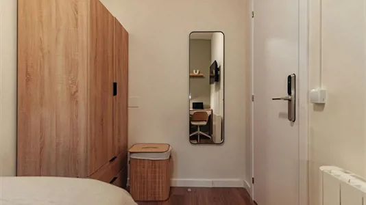 Rooms in Barcelona Ciutat Vella - photo 3