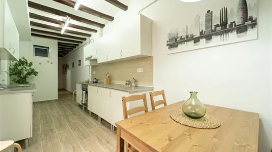 Rooms in Barcelona Ciutat Vella - photo 6