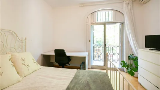Rooms in Barcelona Eixample - photo 10