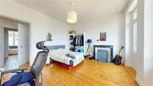 Rooms in Angoulême - photo 3
