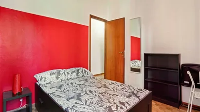 Room for rent in Milano Zona 7 - Baggio, De Angeli, San Siro, Milan