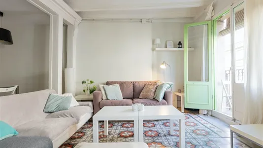 Rooms in Barcelona Ciutat Vella - photo 9