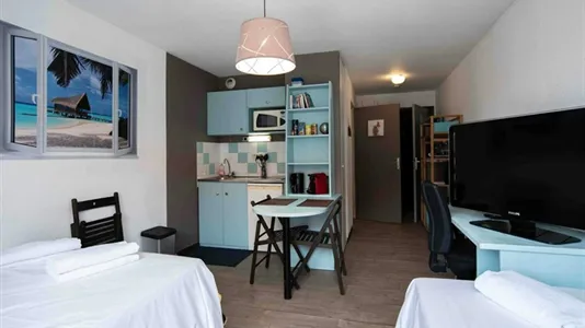 Apartments in Lyon - photo 3