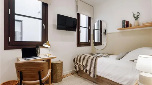 Rooms in Barcelona Ciutat Vella - photo 1