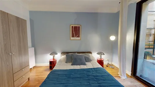 Rooms in Paris 8ème arrondissement - photo 2