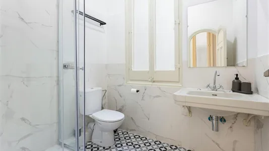 Rooms in Barcelona Ciutat Vella - photo 10